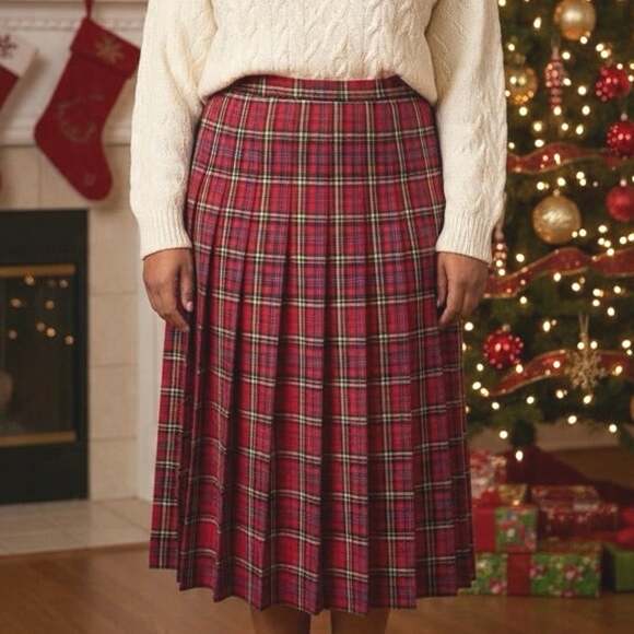 Pendleton Dresses & Skirts - Vintage Pendleton Wool Midi skirt.
Pleated
Size 18